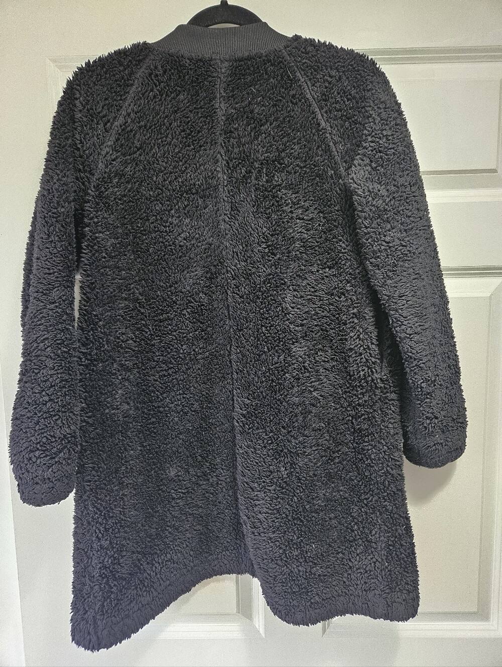Nike Black Sherpa Longline Jacket with Light Gray Pocket - Picture 2 of 9